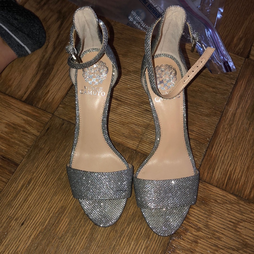 Vince Camuto low heel strappy glitter sandal
